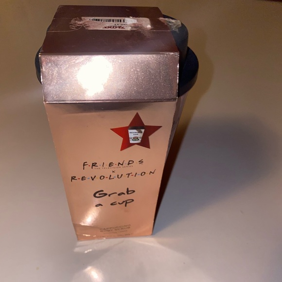 Makeup Revolution Friends coffee cup with cappuccino body scrub - Picture 5 of 6